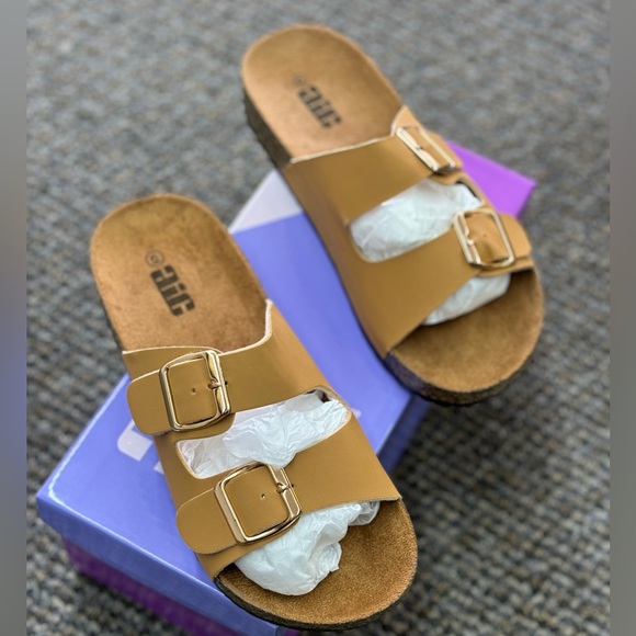 AIC Birkenstock sandals - Picture 2 of 2